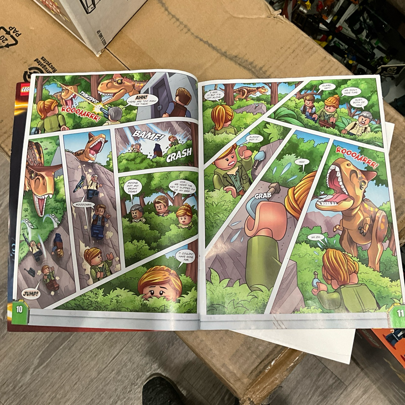 LEGO Jurassic World Park Magazine No. 14 + Raptor Figure With Dino Lab SEALED