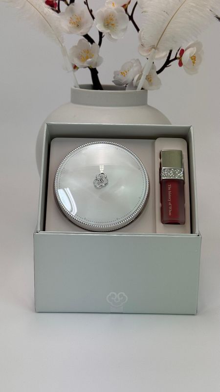 The History of Whoo Radiant White Moisture Foundation #21 Special Set