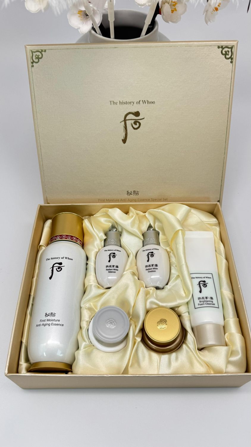 The History of Whoo Bichup First Moisture Anti-Aging Essence Special Set