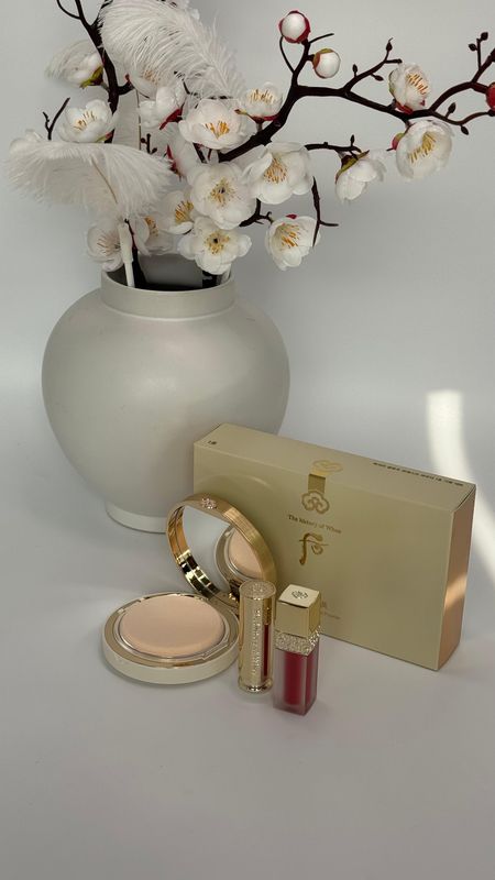The History of Whoo Gongjinhyang: Mi Luxury Glow Pressed Powder No.1 Special Set
