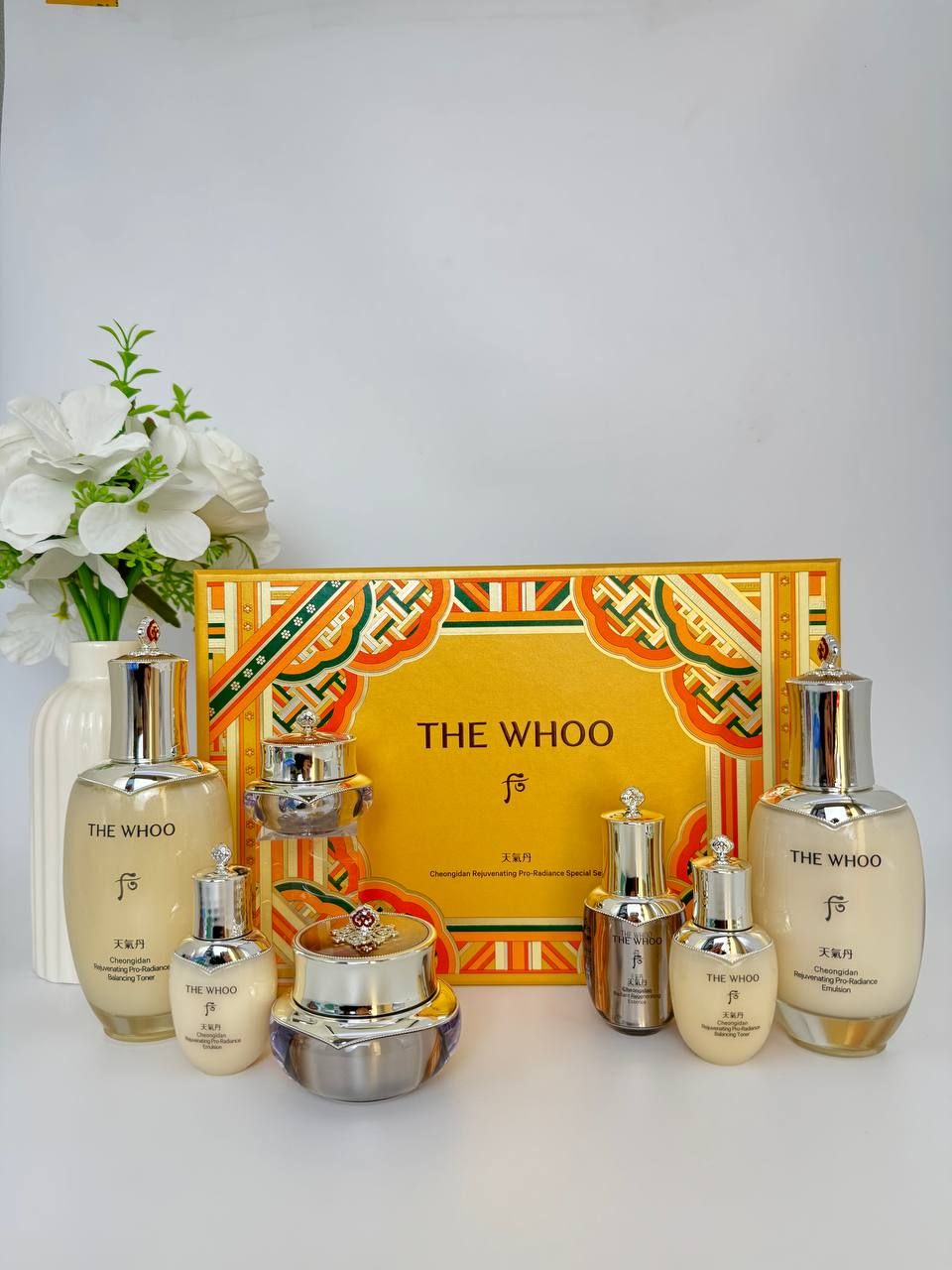 The history of Whoo Cheongidan Rejuvenating Pro-Radiance Special Set (1400гр)