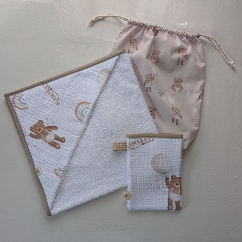 Set Bagnetto artigianale – accappatoio, manopola e sacca porta cambio Set Bagnetto artigianale – accappatoio, manopola e sacca porta cambio