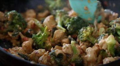Garlic Chicken and Broccoli (One-Pan, 20 Minutes)