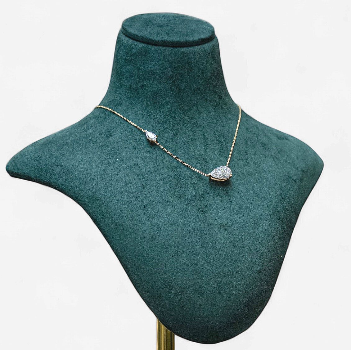 18k Yellow Gold Pear Necklace