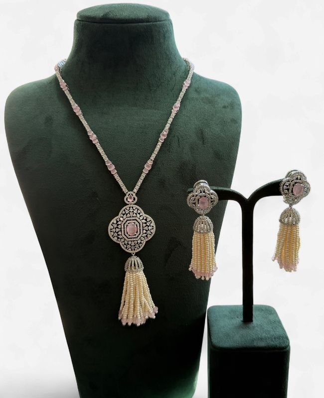 Noor Blush Tassel Set