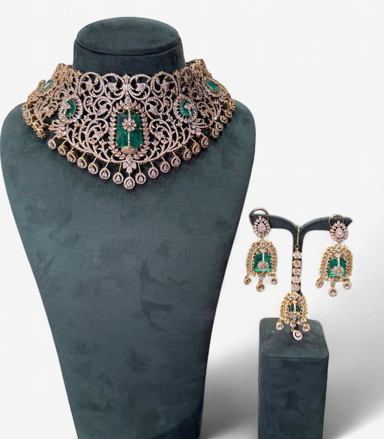 Mehira Emerald Choker Set