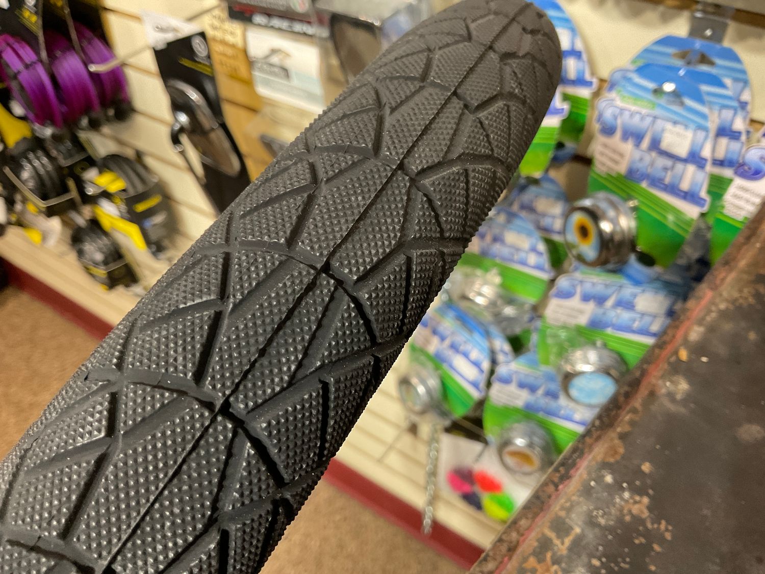 TIRE 20x1.95 -BK/BK - CYCLOPS  -CST1381 WIRE -SUNLT