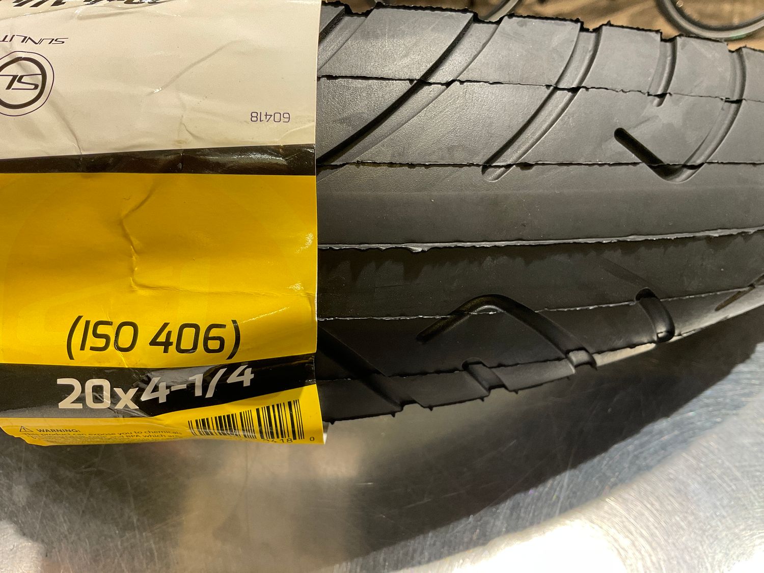 TIRE 20x4-1/4 - BK/BK  - K1032 SUNLT