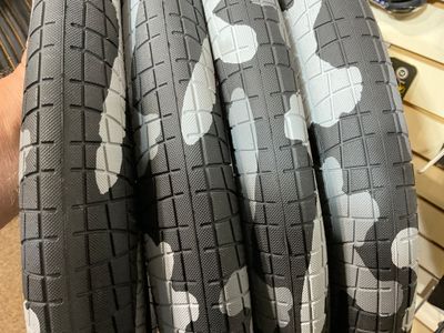 TIRE 20x2.4  CAMO  Gray