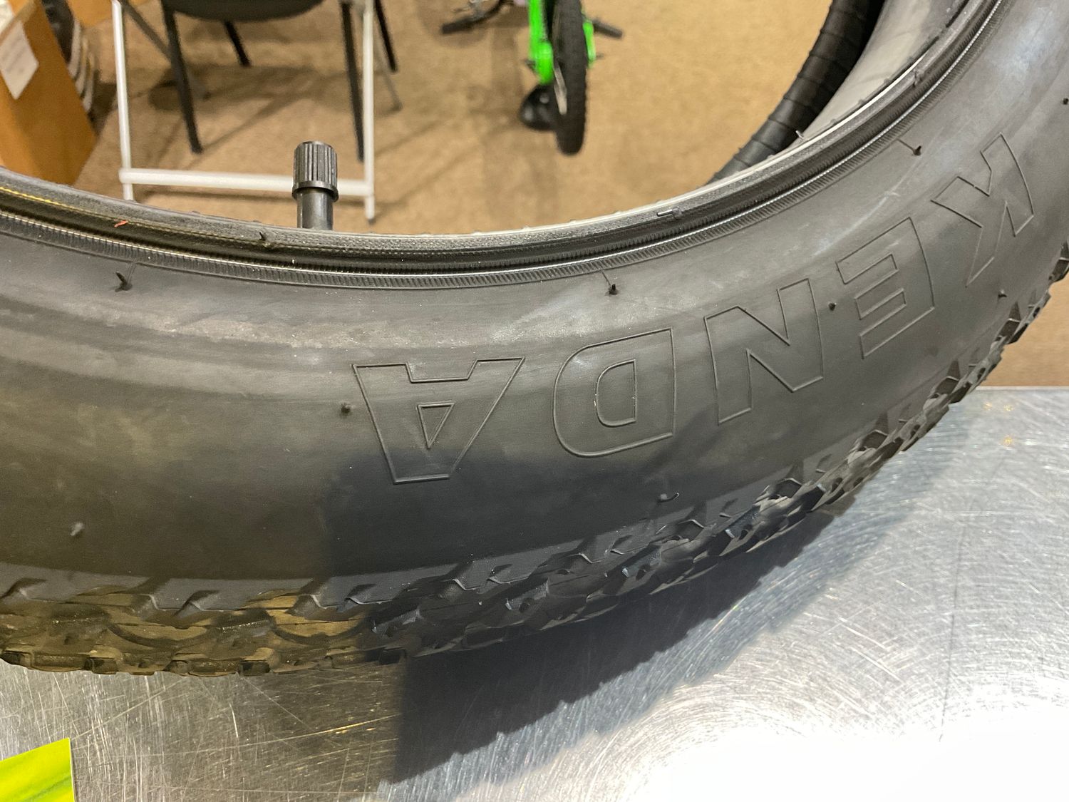 TIRE 20x4  - BK/BK  w/tube  - Kenda