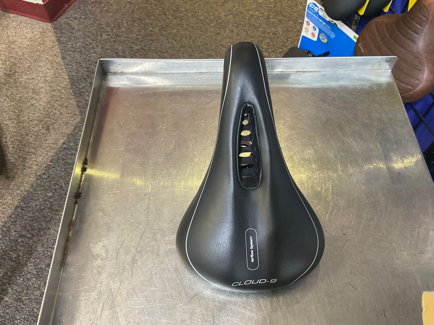 SADDLE C9 MX AIRFLOW SOFT TOUCH VINYL WR BK