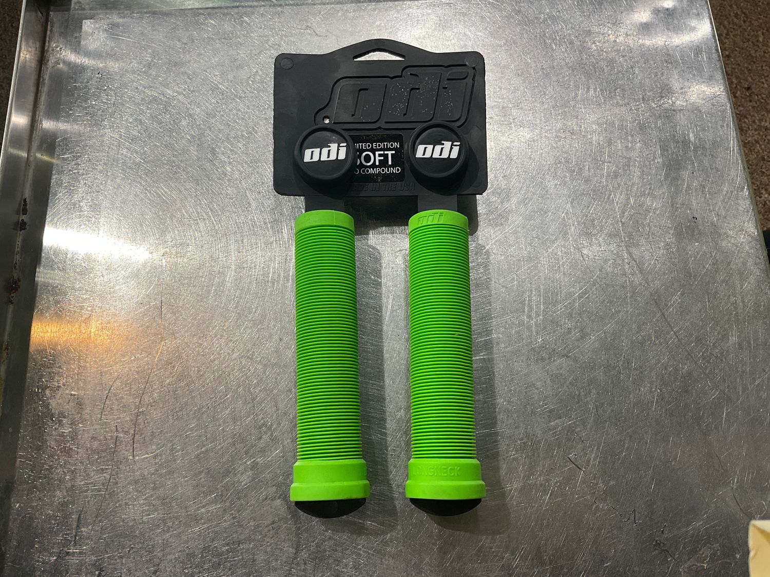 ODI FLANGLESS SOFT LONGNECKGREEN BMX GRIPS