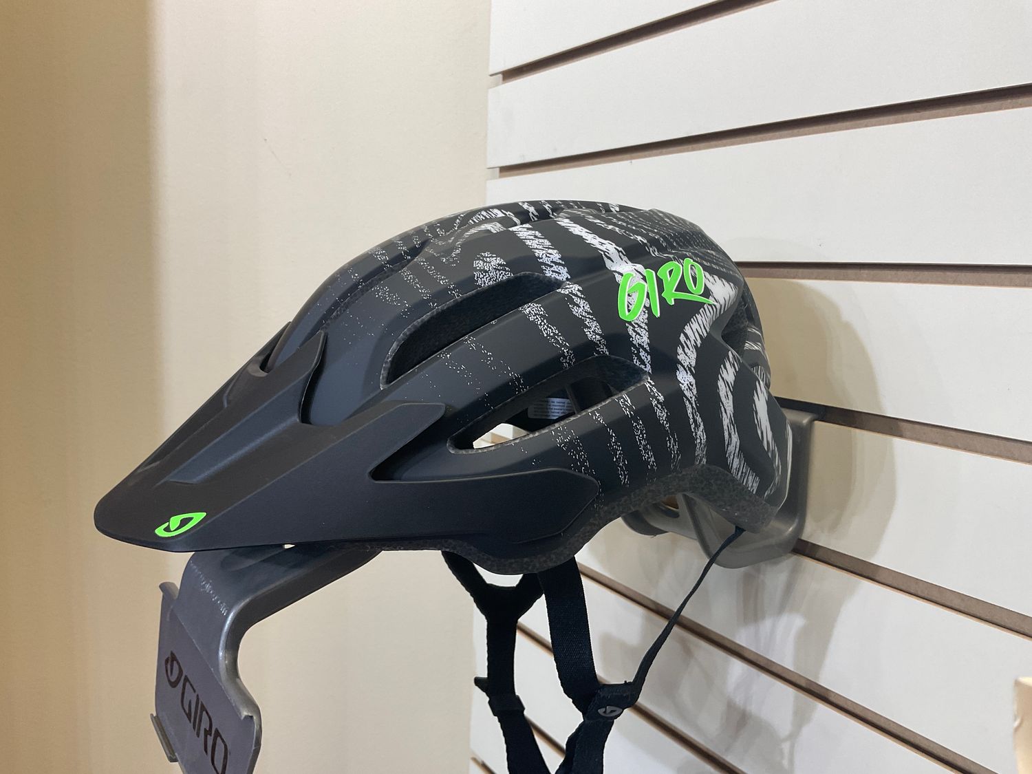 Fixture Mips II Youth Helmet Matte Black/White Ripple UY