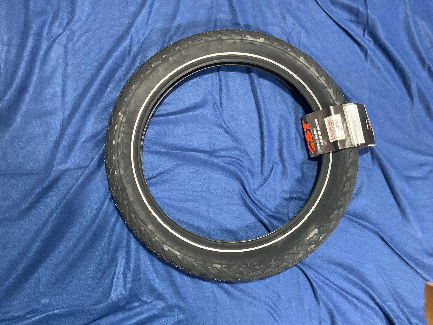 TIRE CSTP BIG BOAT 20x3.0 BK/BK WIRE REF/2L
