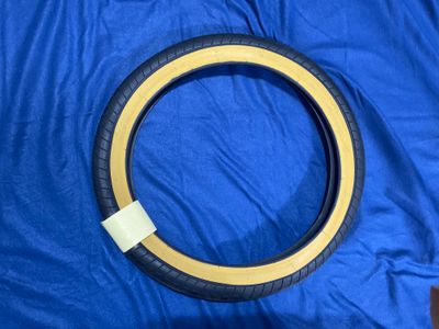 TIRE 20x2.4 - Black/Tan  Innova