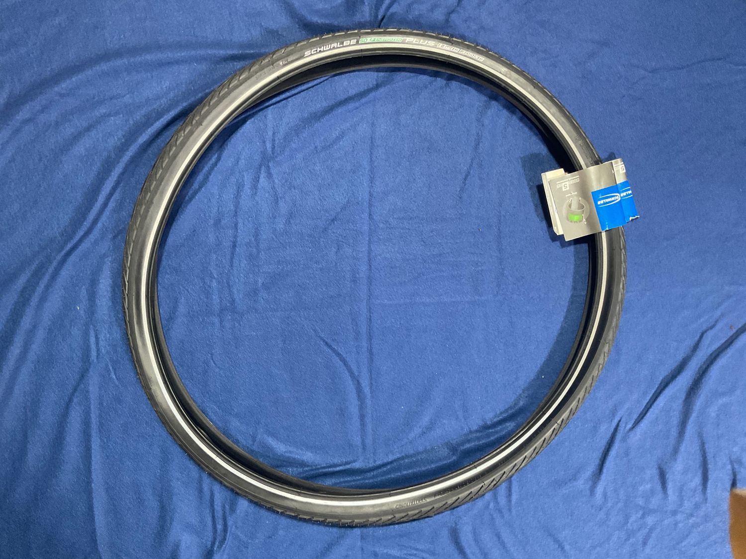 Schwalbe Energizer Plus Tire - 700 x 47, Clincher, Wire, Black/Reflective, Performance, GreenGuard, Addix E50