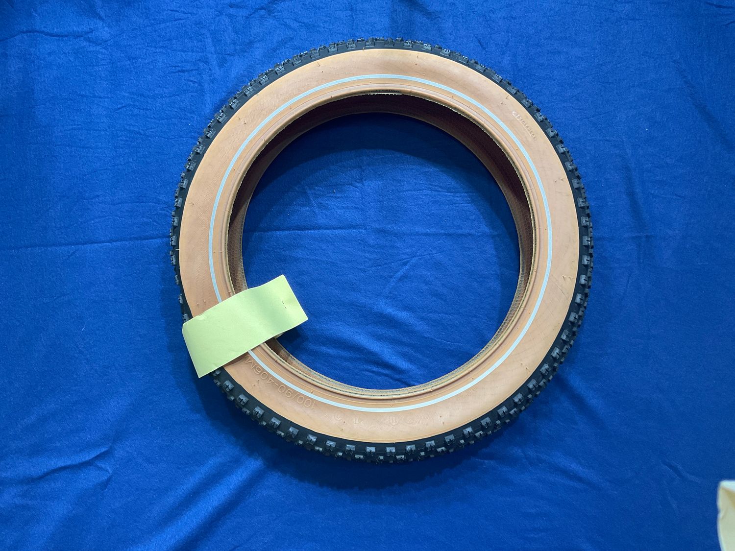 TIRE 20x4.0 BK AIMA Tan Sidewall Reflect
