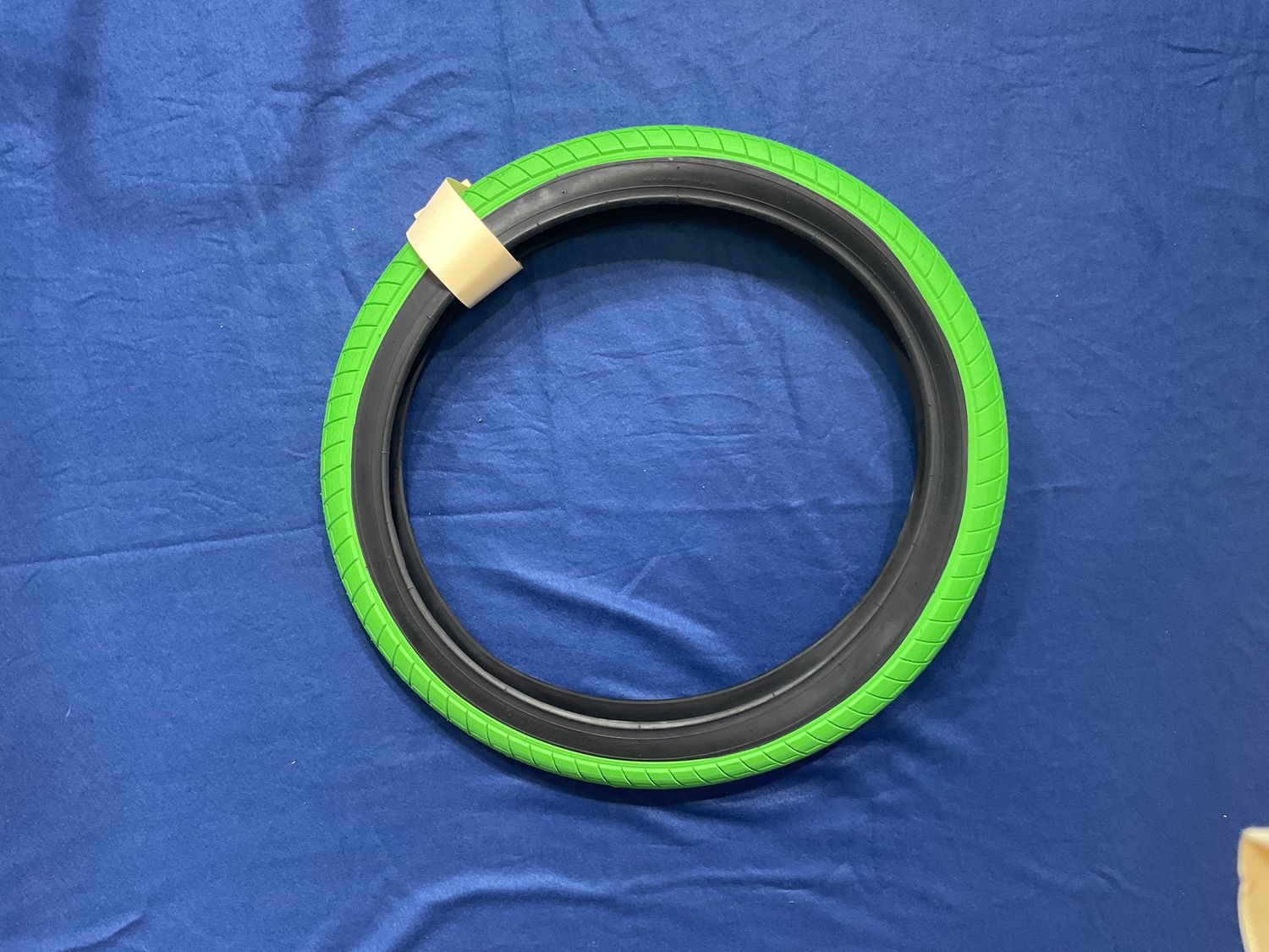 TIRE 20x2.4 - Green/Black  Innova