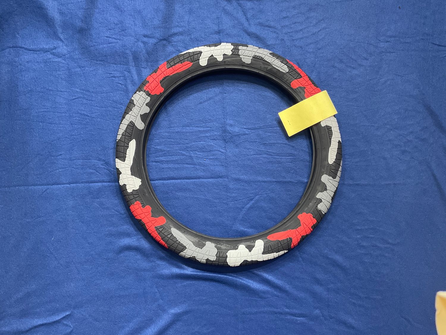 TIRE 20X2.4  CAMO  Red