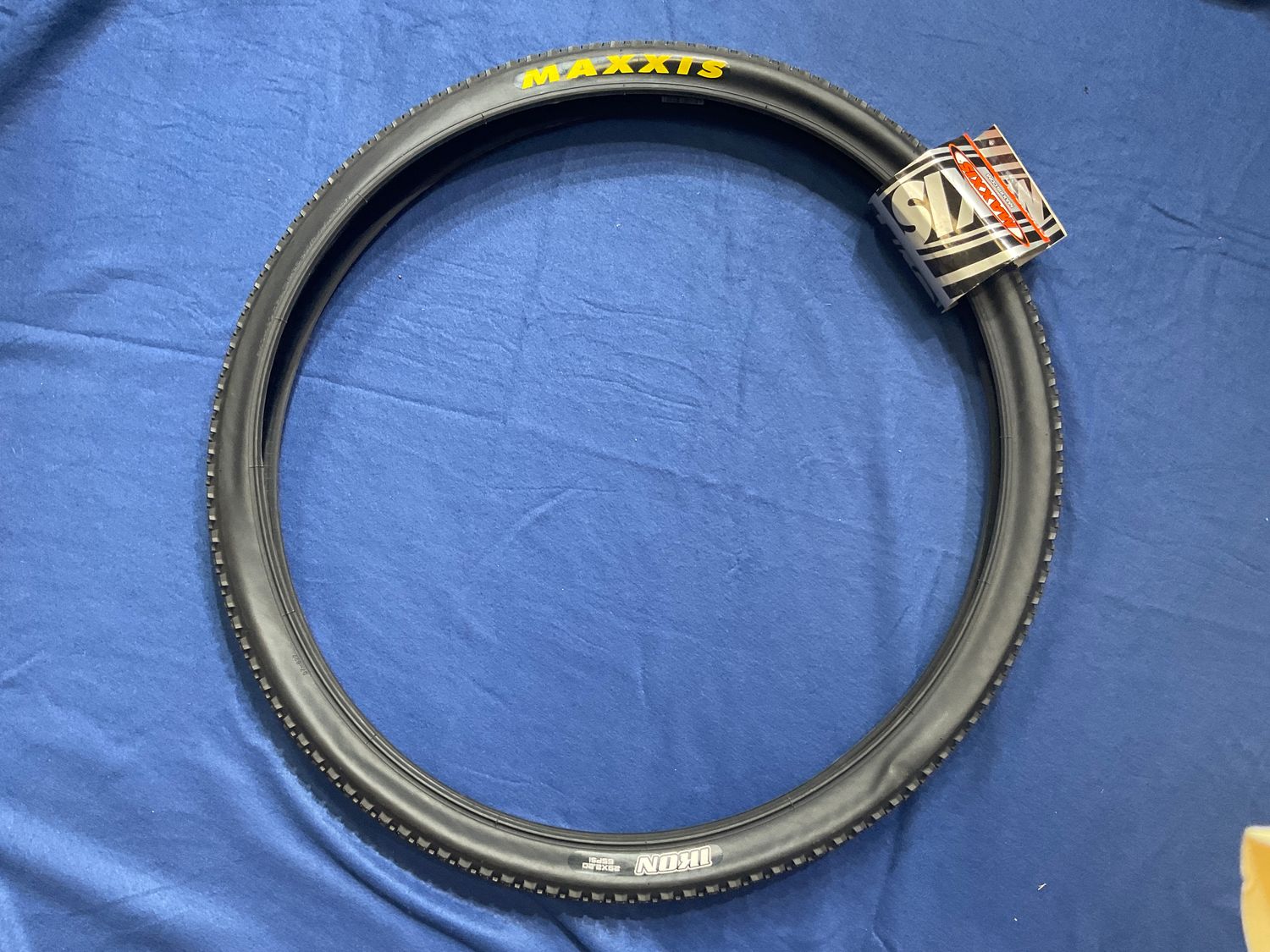 TIRE 29x2.2 BK MAX IKON WIRE/60