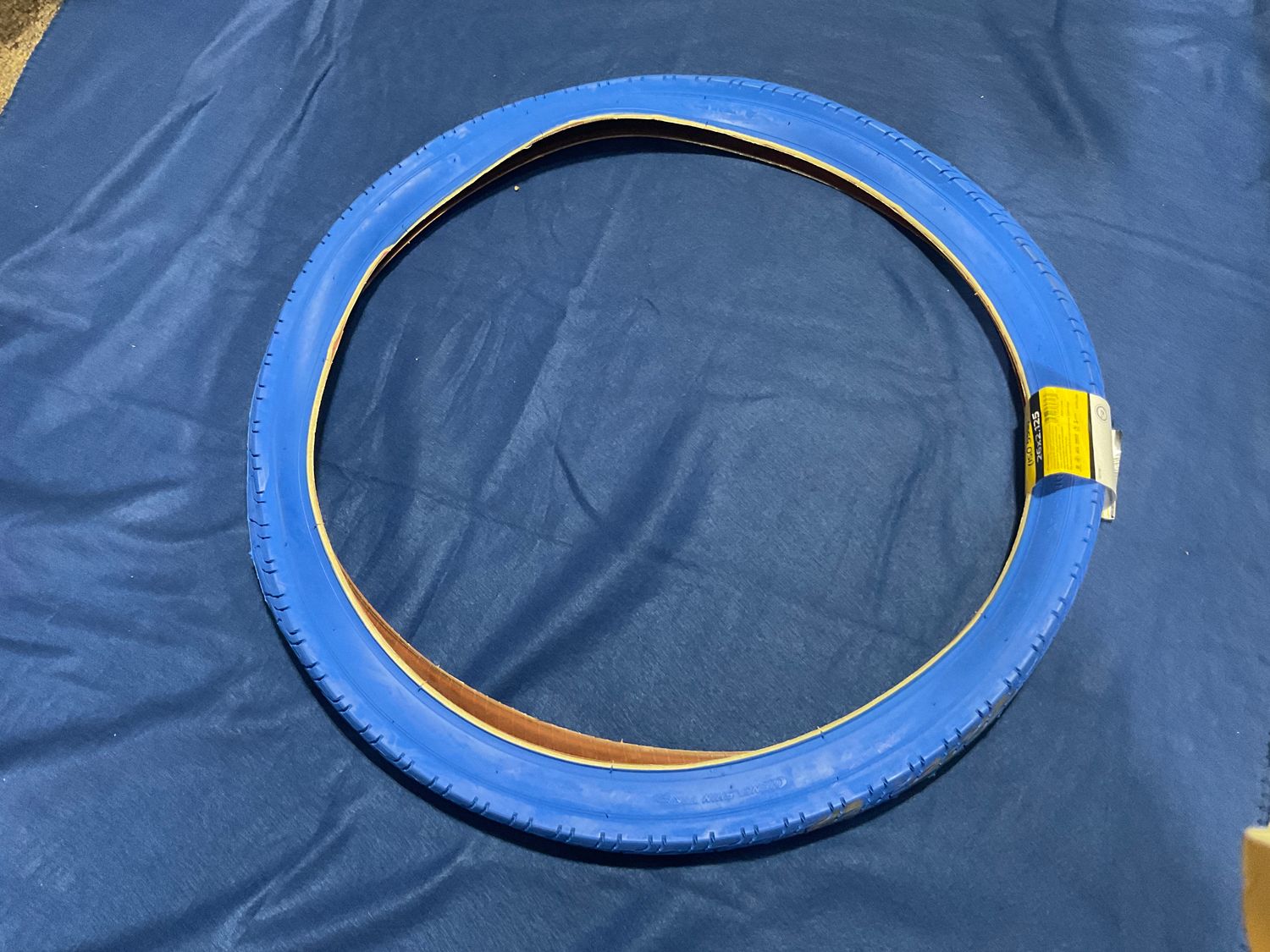 TIRE SUNLT 26x2.125 CST1218 BU/BLU CITY WIRE