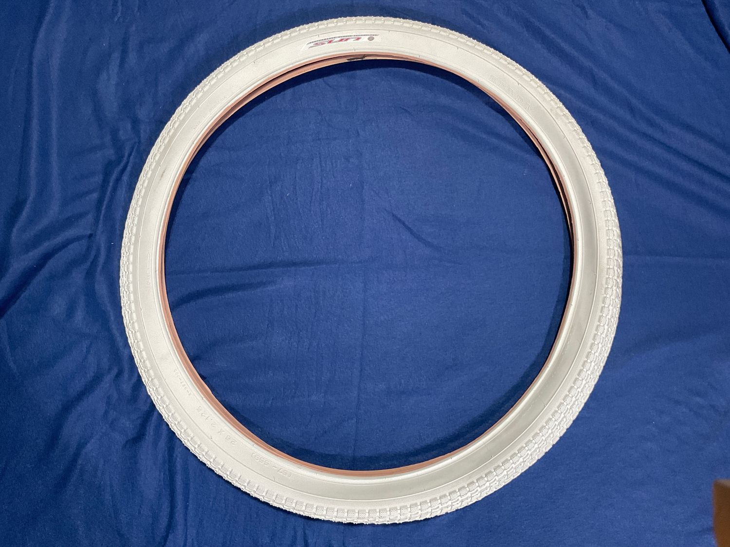 TIRE 26x2.125 WH/WH KOMFORT CRUISER K927w/SUN LOGO WIRE SUNLT