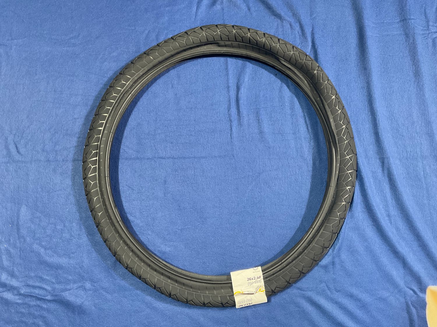 TIRE SUNLT 26x2.4 CST1381 BK/BSK CYCLOP WIRE
