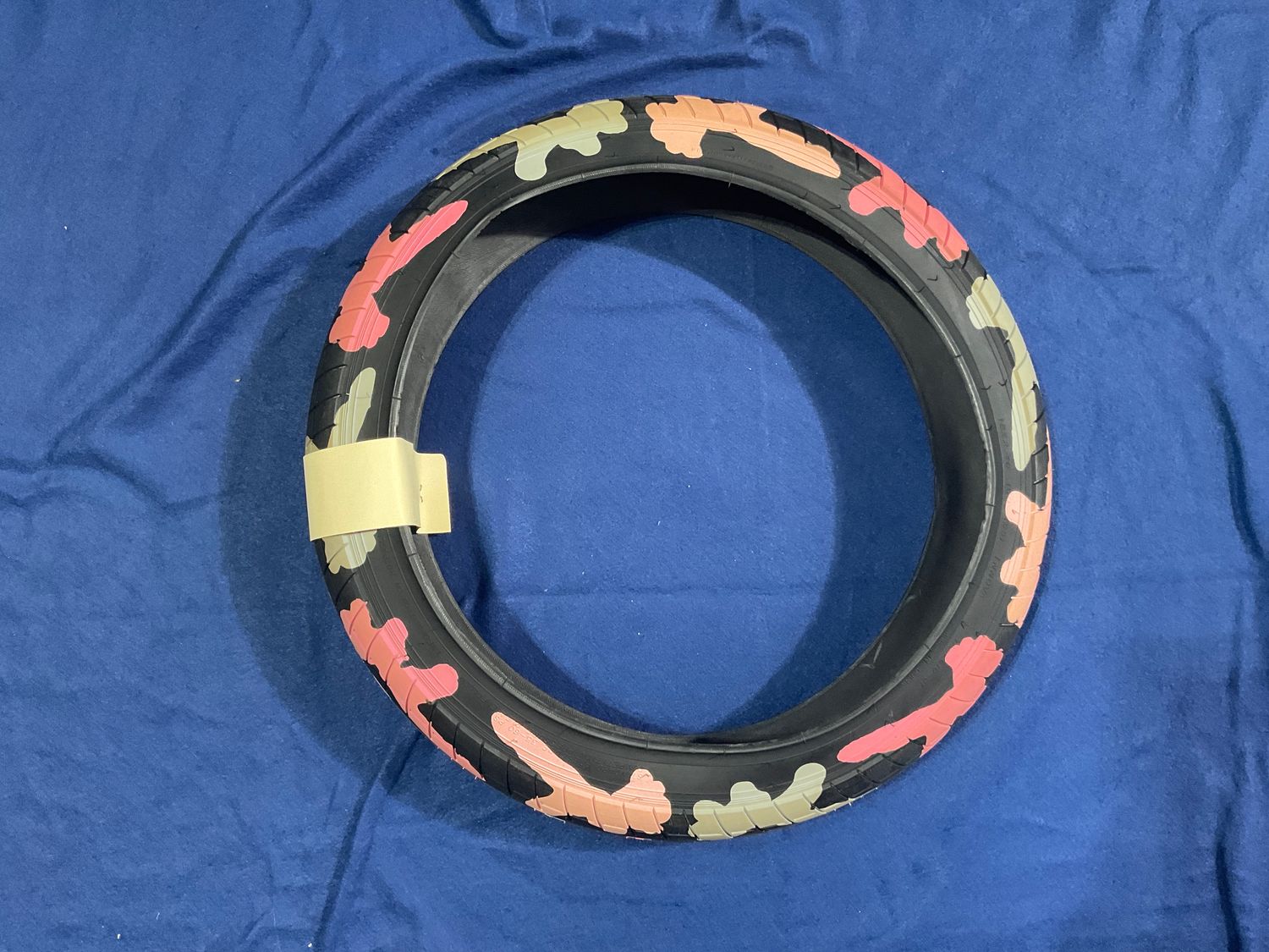 TIRE  18x2.4   CAMO  Pink