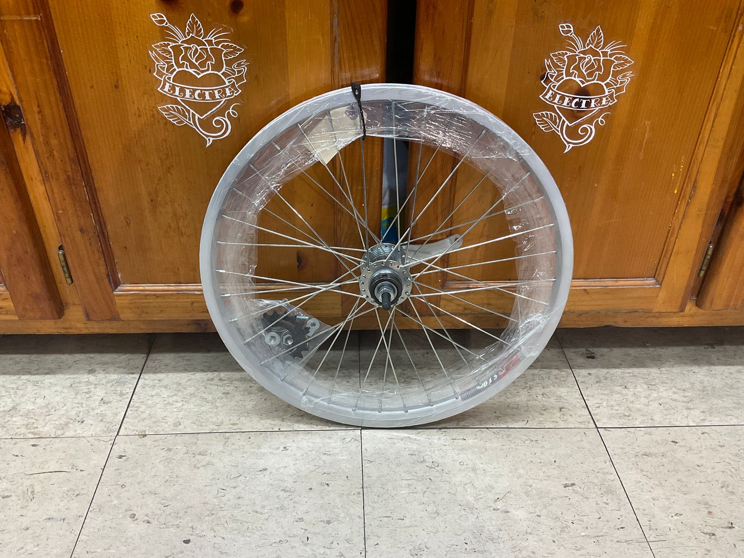 WHL RR 20x1.75 406x19 ALY SL 36 KT CB 110mm 14gUCP w/TRIM KIT