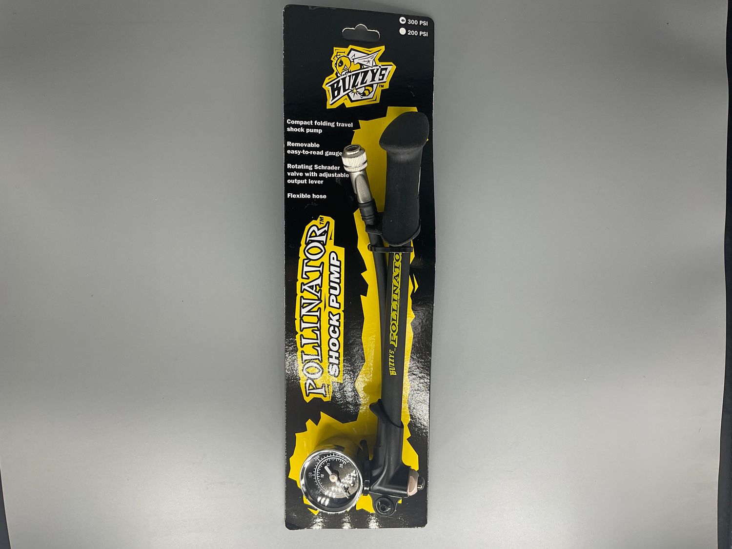 Buzzy&#39;s Pollinator Travel Shock Pump with Gauge and Lever: Black
