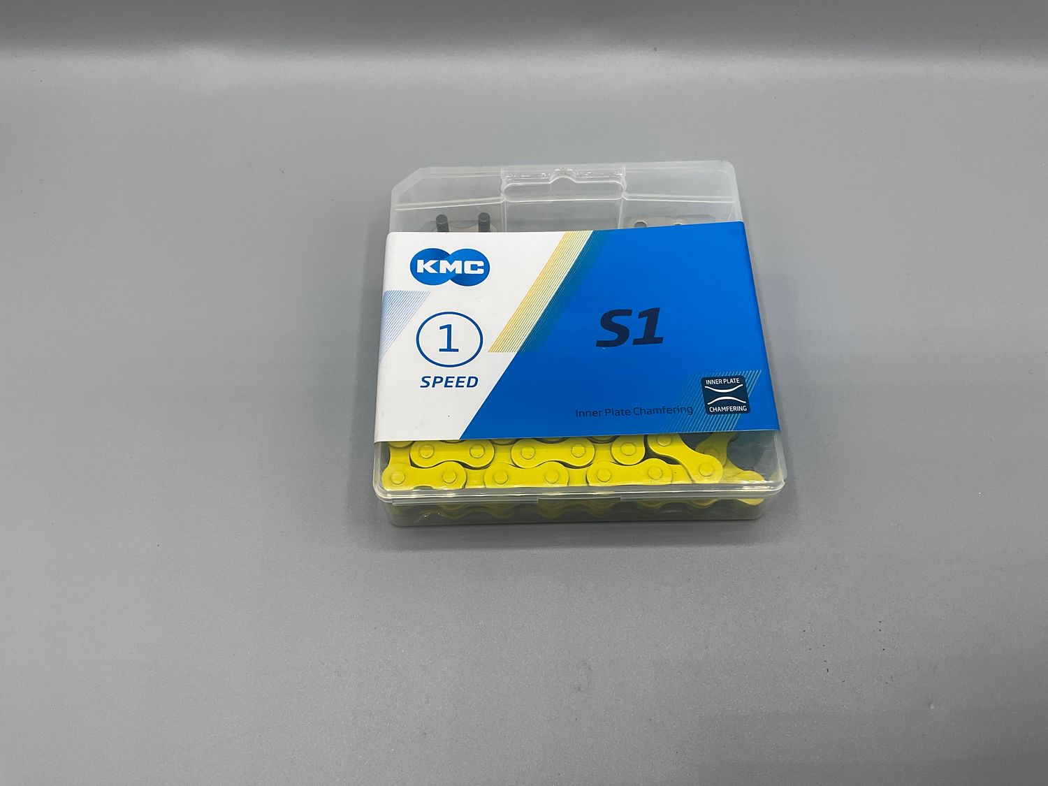 CHAIN  KMC  YELLOW   1/2 X 1/8  BMX   CRUISER  112L