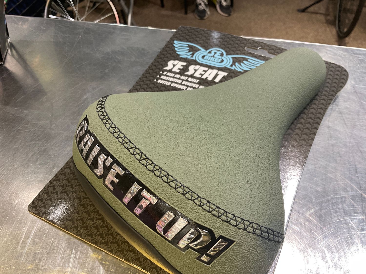 SADDLE SE RAISE IT UP grey