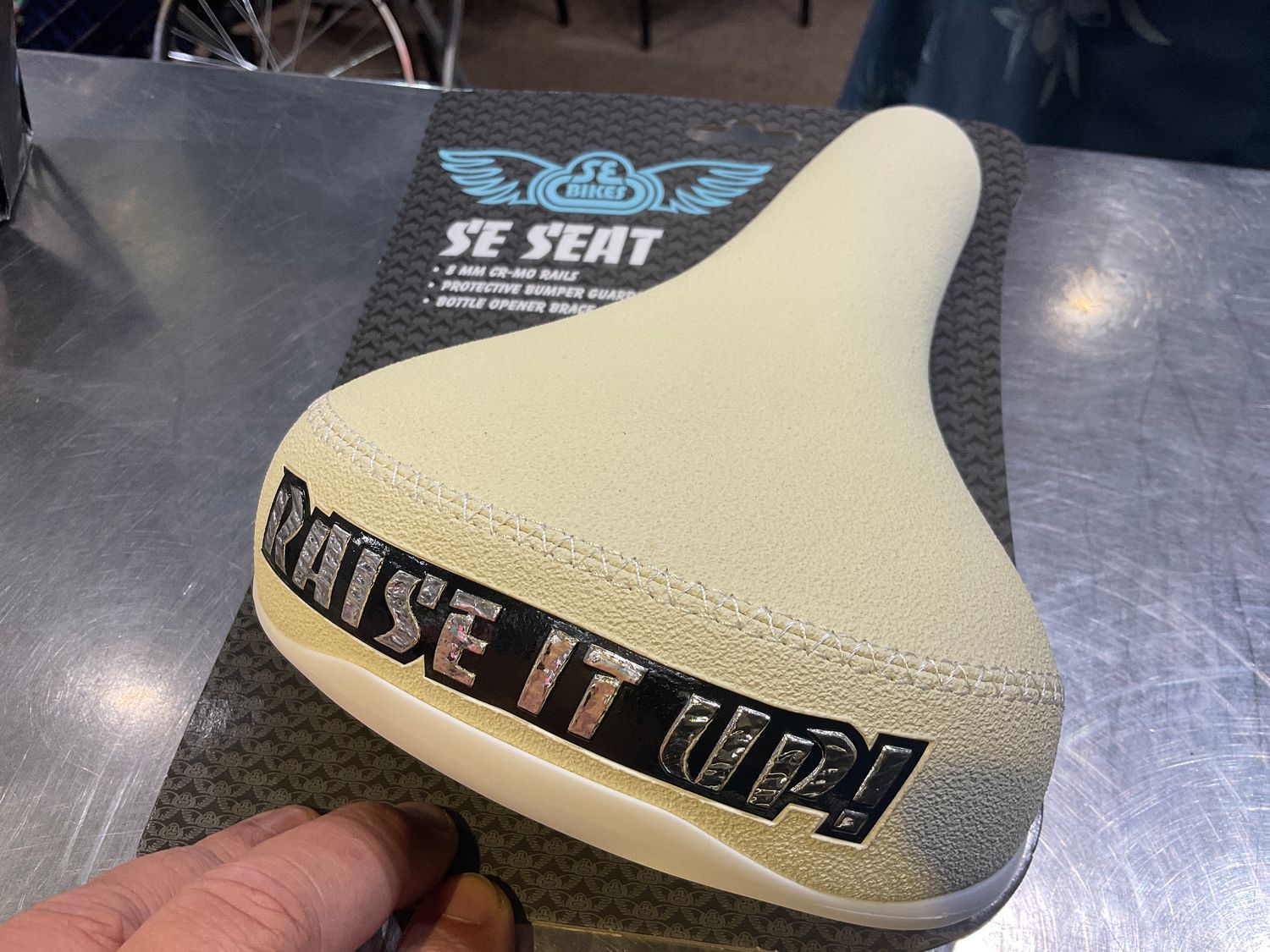 SE Raise It Up Saddle white