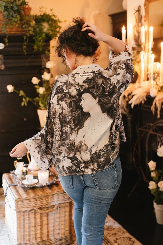 The Looking Glass Pixie Duster