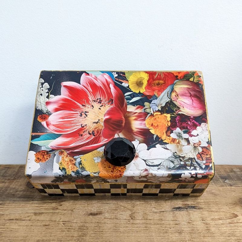 DW852 Checkered Floral Tea Box