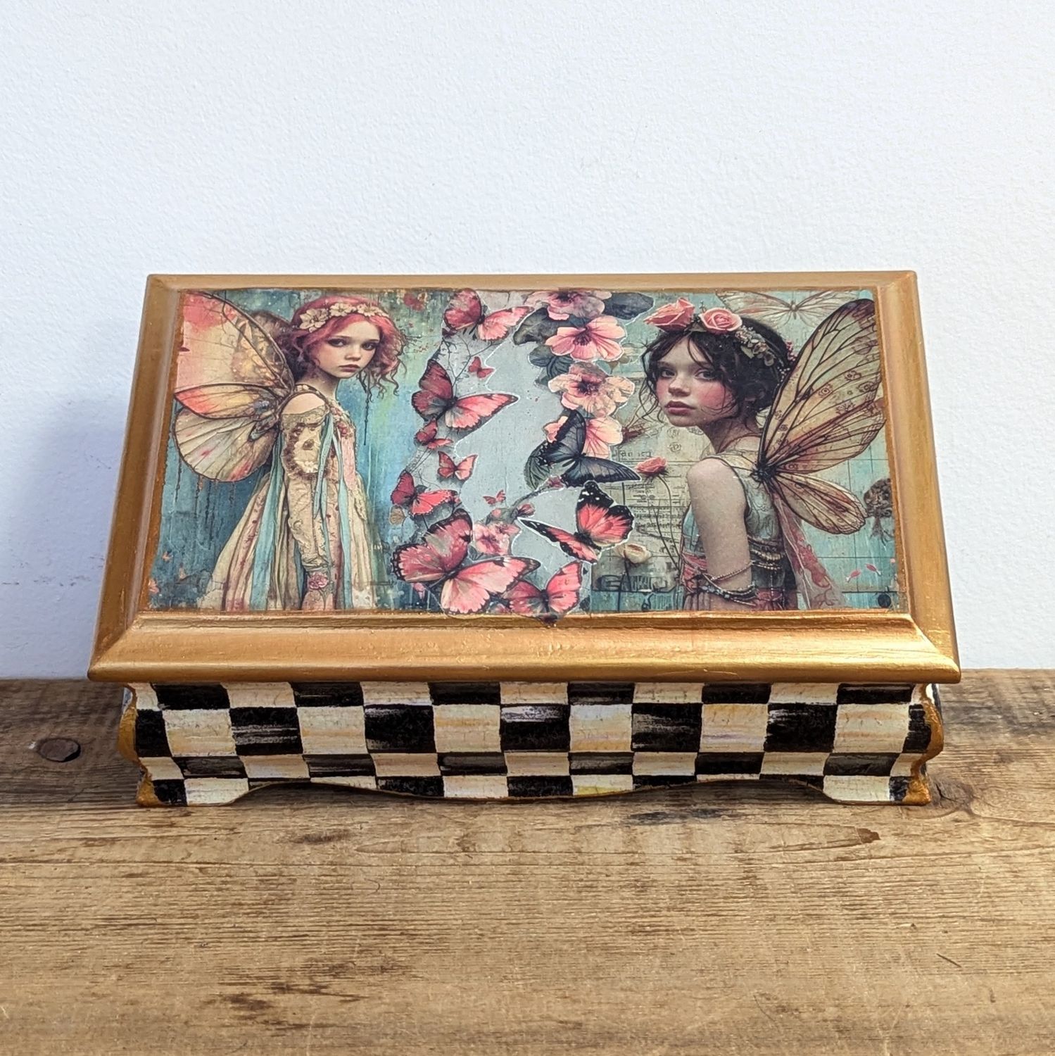 DW863 Upcycled Checkered Fairy Box