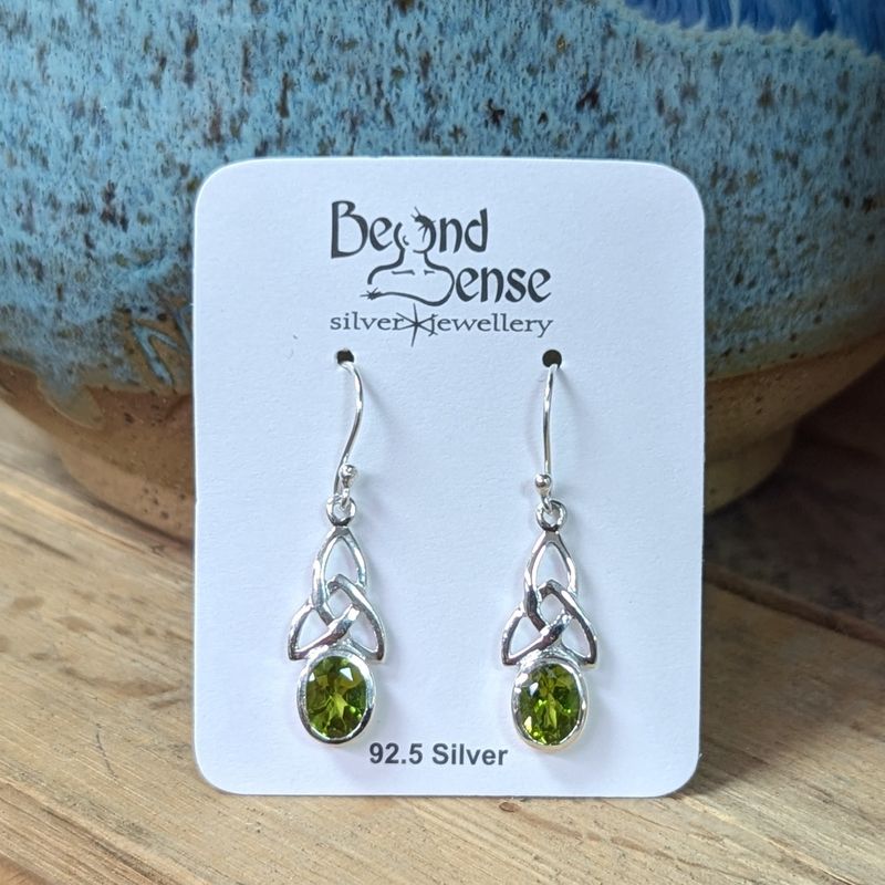 Earrings Peridot &quot;celtic oval stone&quot;