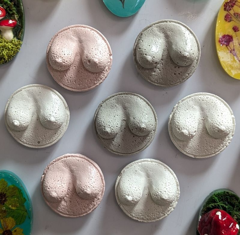 Boobie B-Cup Magnet