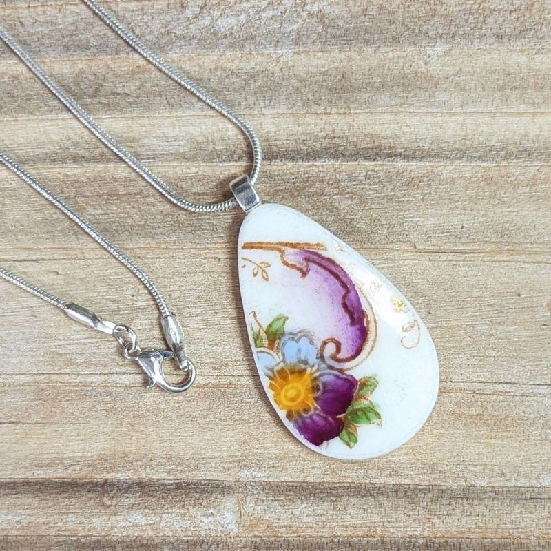 Sterling Silver Flower and Filigree Broken China Necklace