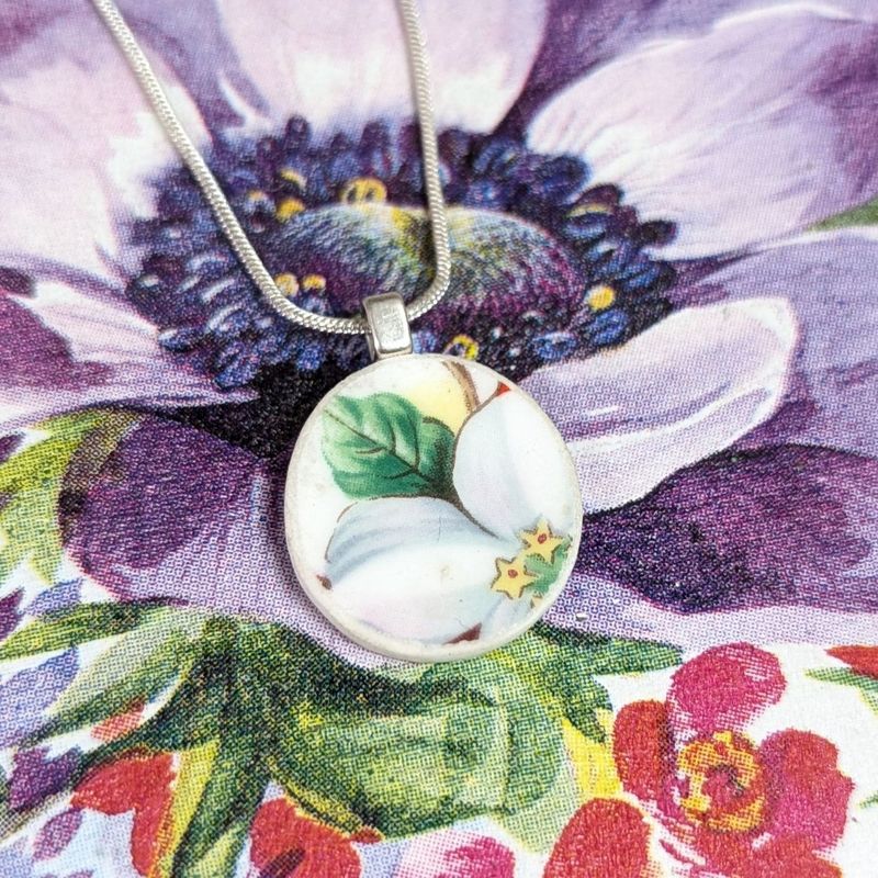 Sterling Silver White Flower Broken China Necklace