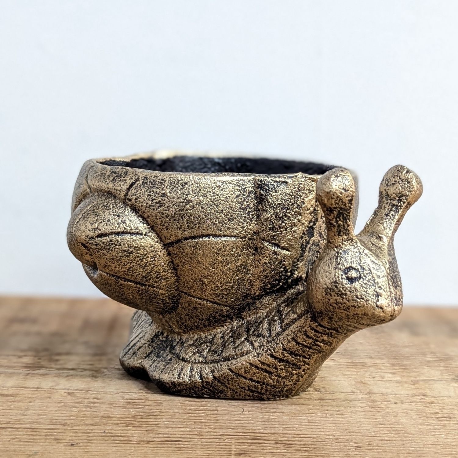 3 3/8&quot; x 5 7/8&quot; Antique Gold Iron Snail Pot