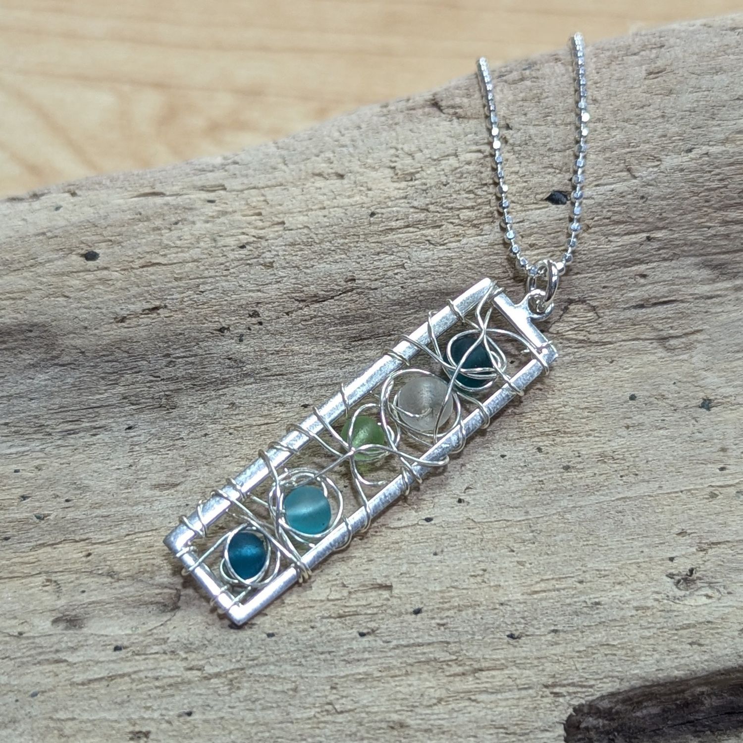 WL68 Seaglass Wire Web Rectangle Necklace
