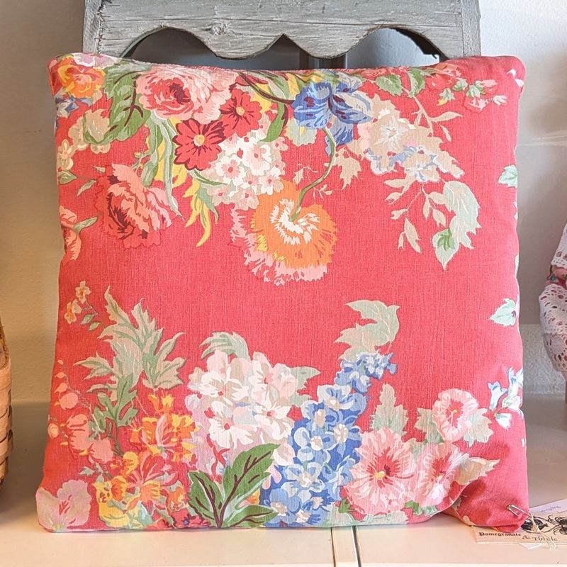GG701 Garden Flowers With Rabbits Pillow