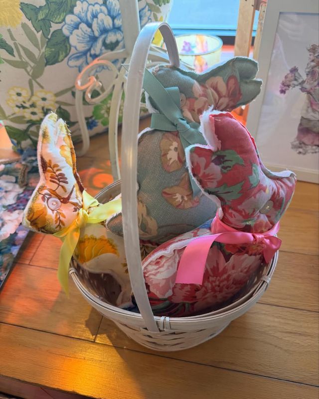 GG683 Upcycled Bunny Vintage Chintz Fabrics