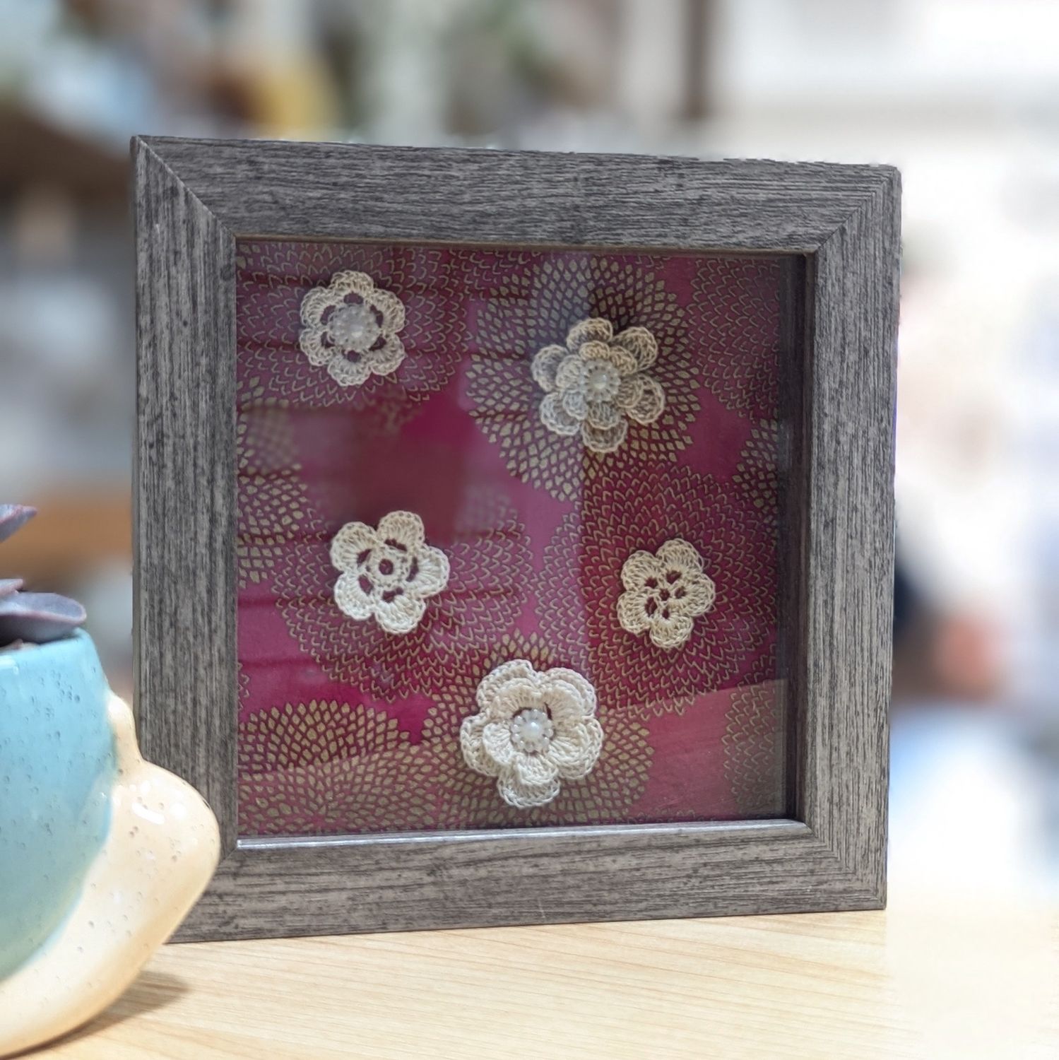 KW04 Large Crochet Flower Frame