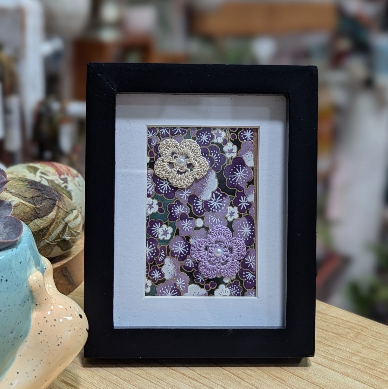 KW05 Small Crochet Flower Frame