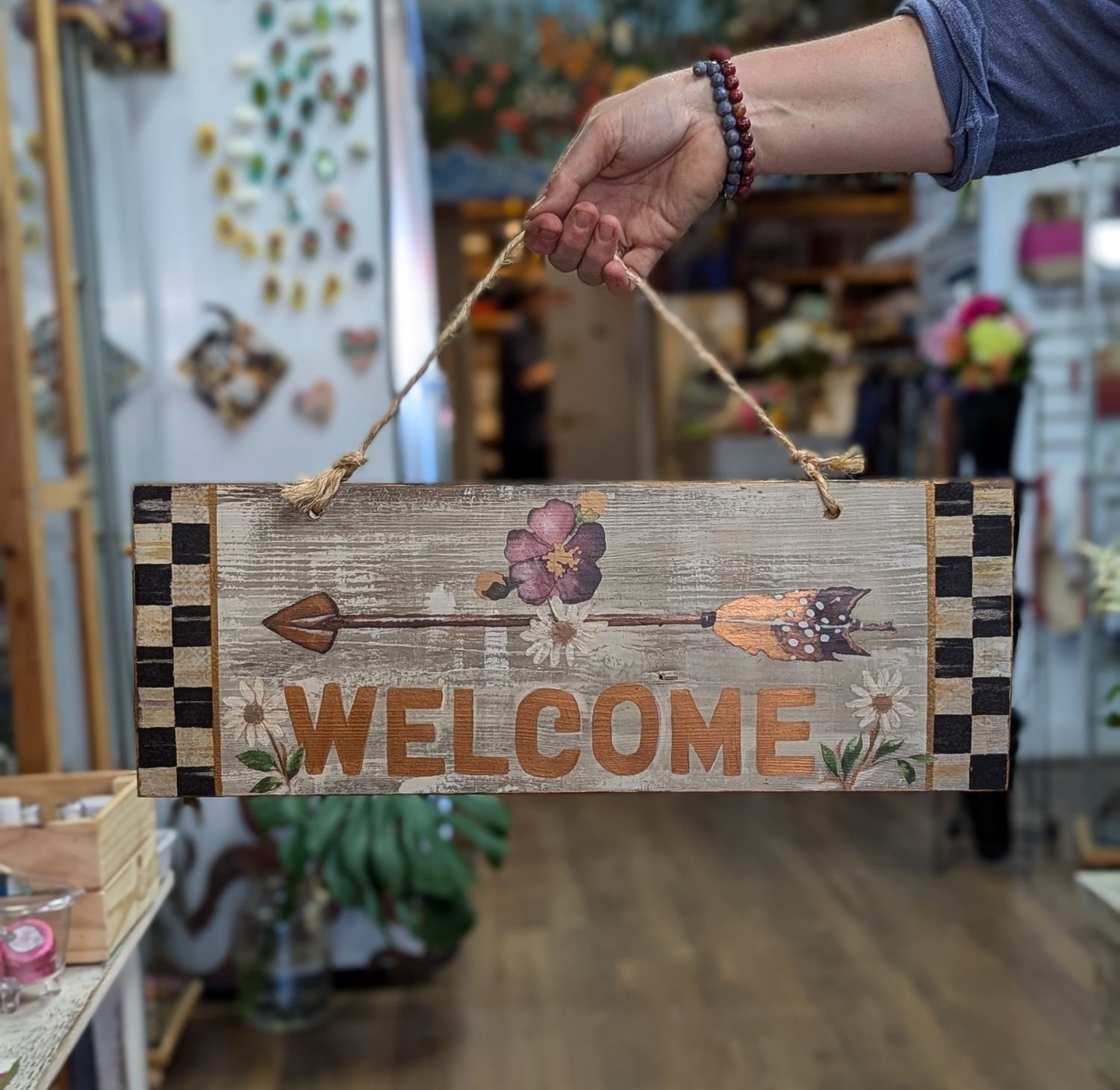 DW880 Small Upcycled Checkered Floral Welcome Hanging Sign