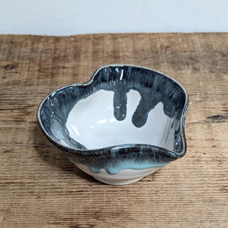 MR27 Heart Bowl