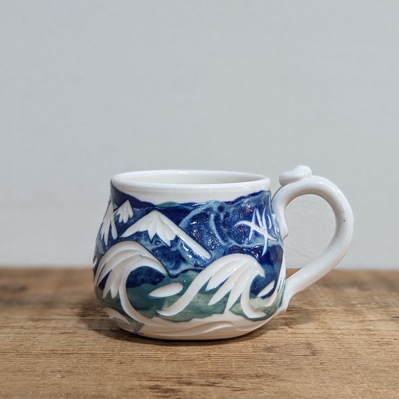 MR33 Orca Mug