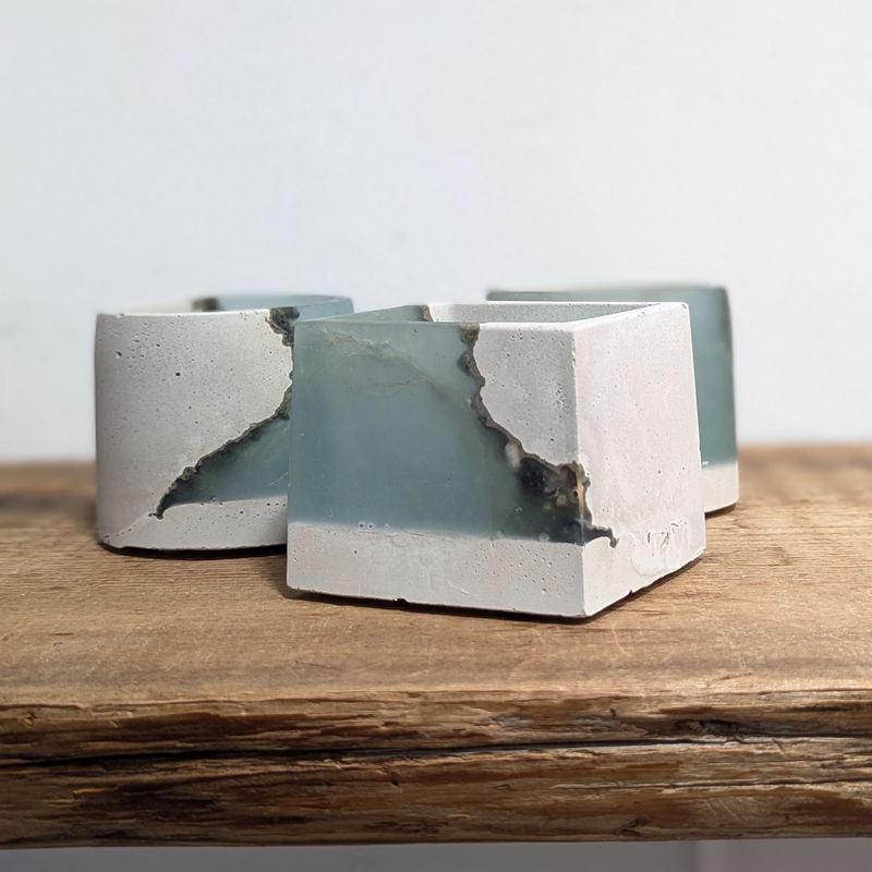 FR03 Tealight Holder